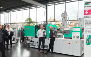 Arburg and Telekom join forces: 5G test field for networked production in plastics technology